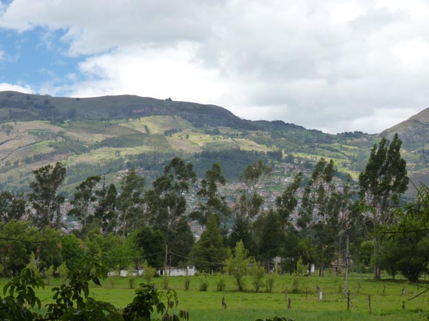 Från Patricias mark såg man Cajamarca långt bort.