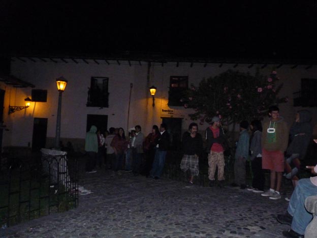 Manifestation på ett torg.