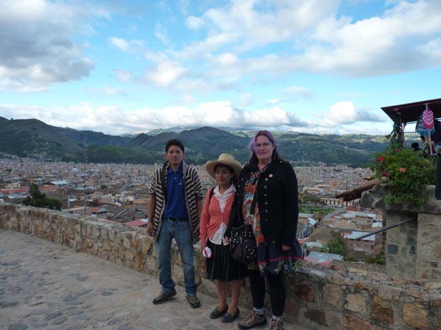 Paus, halvvägs uppe. Alejandro, Nely och jag.