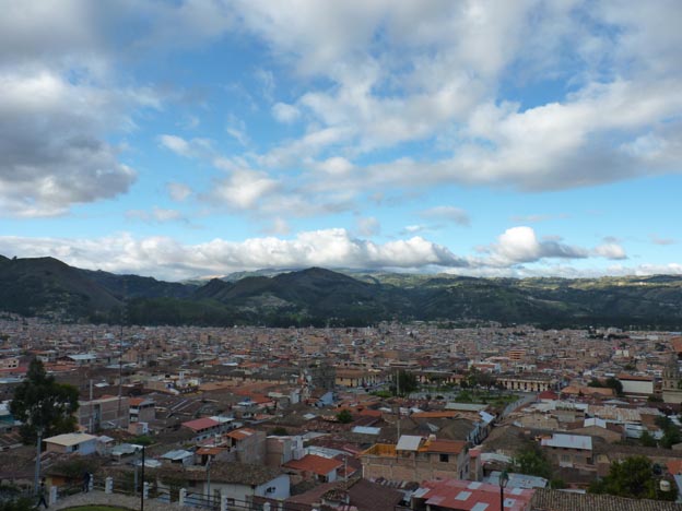 Utsikten uppe på berget var underbart vacker. Man såg hela Cajamarca.
